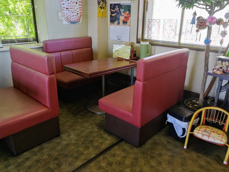 06テーブル席.jpg 06テーブル席