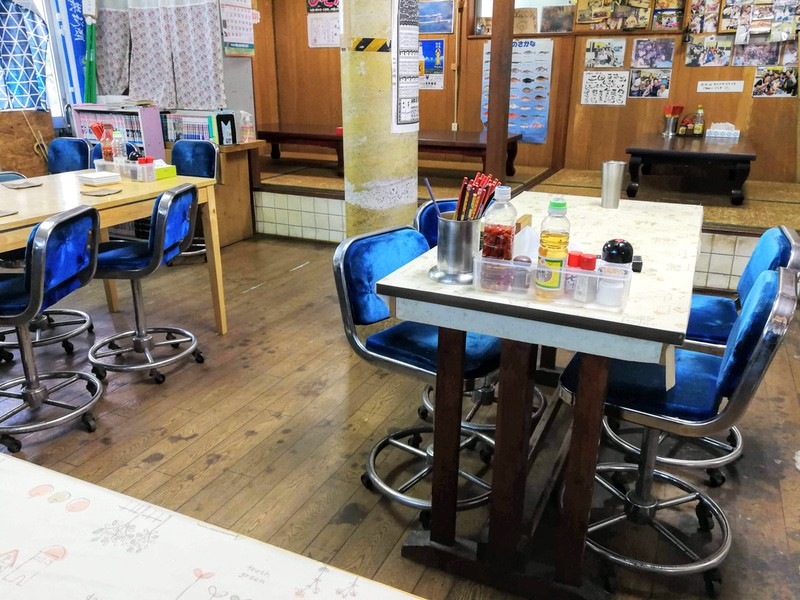 03テーブル席.jpg 03テーブル席