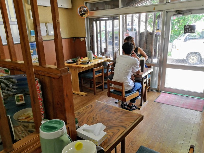 03テーブル席.jpg 03テーブル席