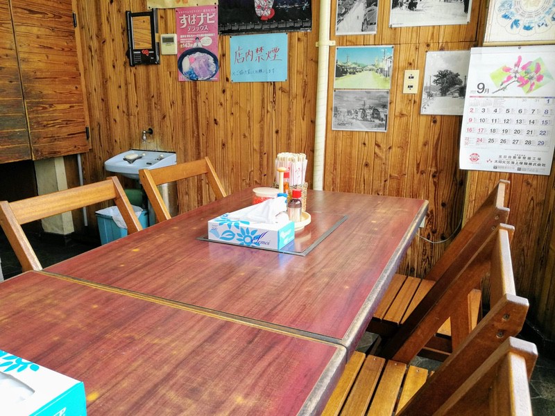 02テーブル席