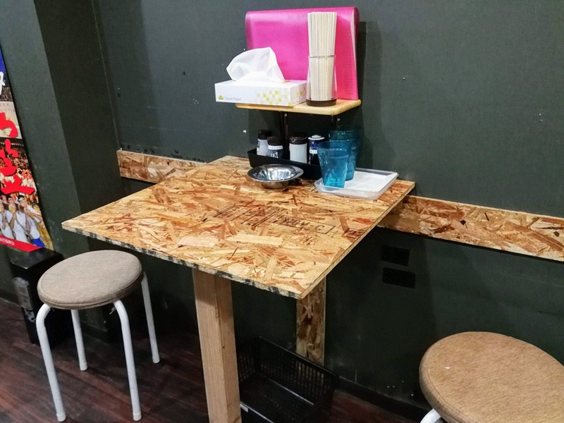 04テーブル席.jpg 04テーブル席