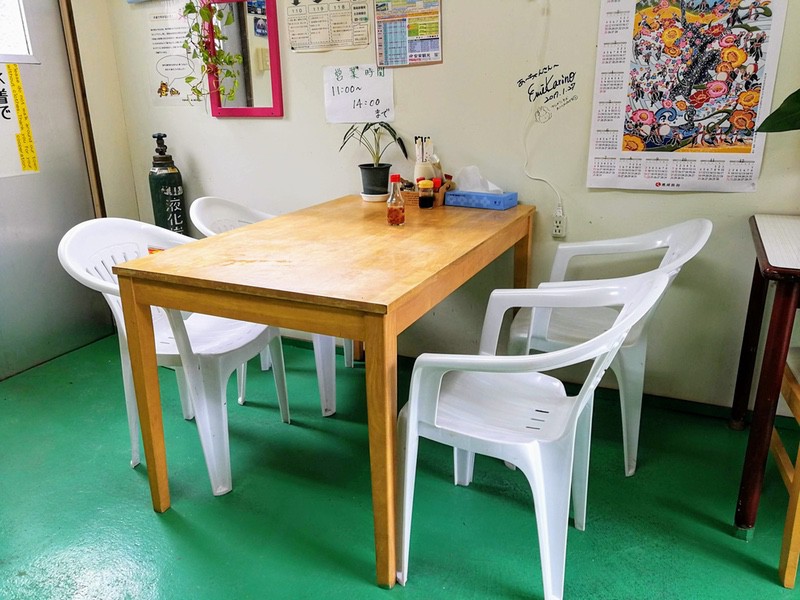 04テーブル席.jpg 04テーブル席