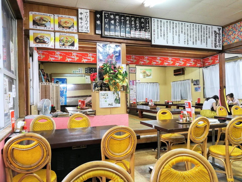 04テーブル席.jpg 04テーブル席