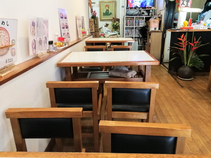 04テーブル席.jpg 04テーブル席