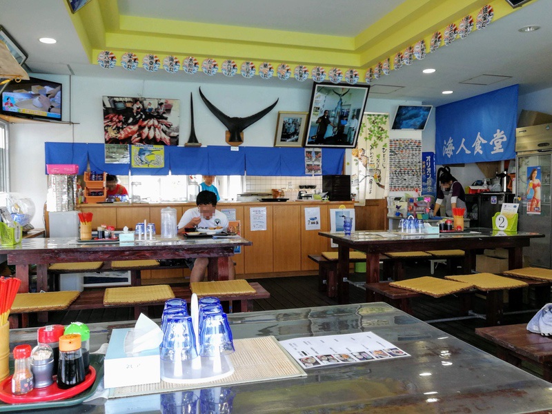 04テーブル席.jpg 04テーブル席