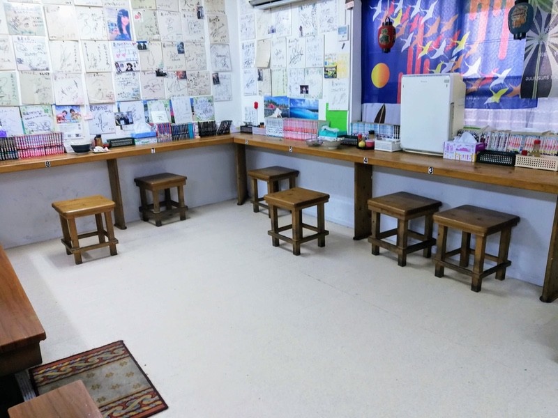 09カウンター席.jpg 09カウンター席