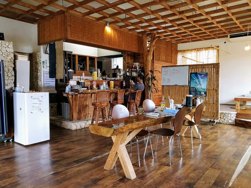 06テーブル席.jpg 06テーブル席