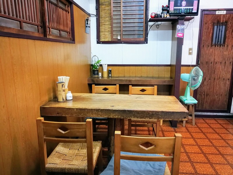 03テーブル席.jpg 03テーブル席