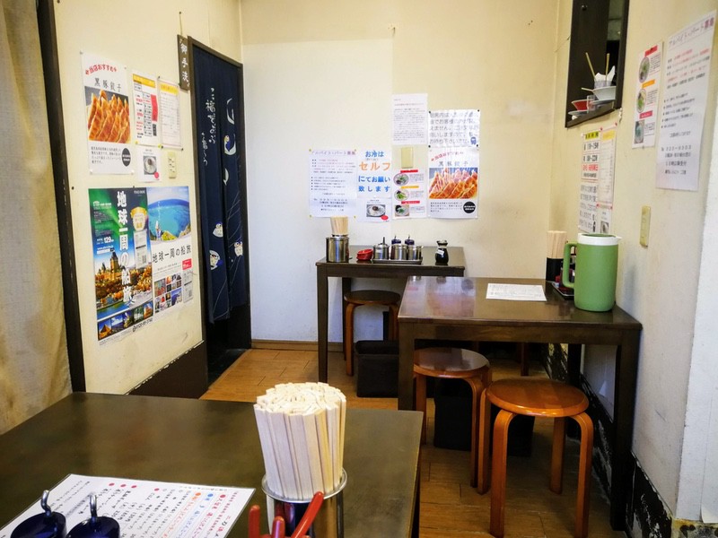 03テーブル席.jpg 03テーブル席