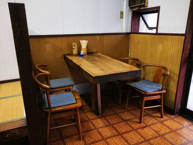 02テーブル席.jpg 02テーブル席