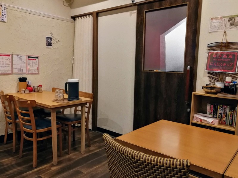 02テーブル席