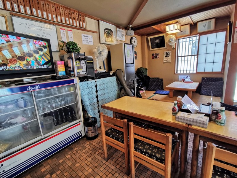 03テーブル席.jpg 03テーブル席