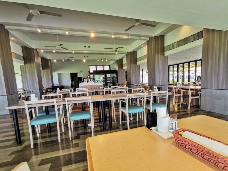 04テーブル席.jpg 04テーブル席