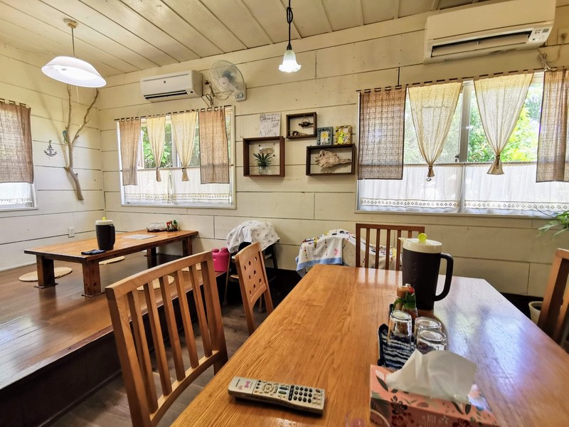 04テーブル席.jpg 04テーブル席