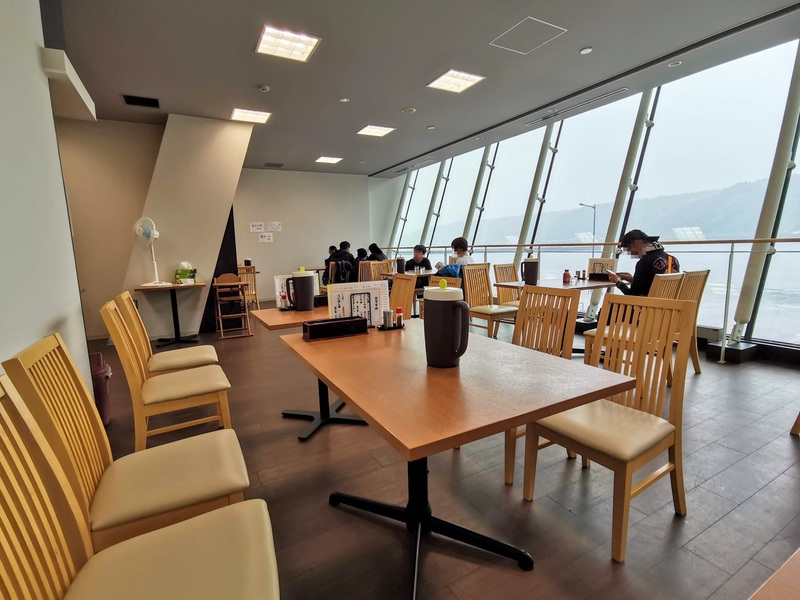 06テーブル席.jpg 06テーブル席