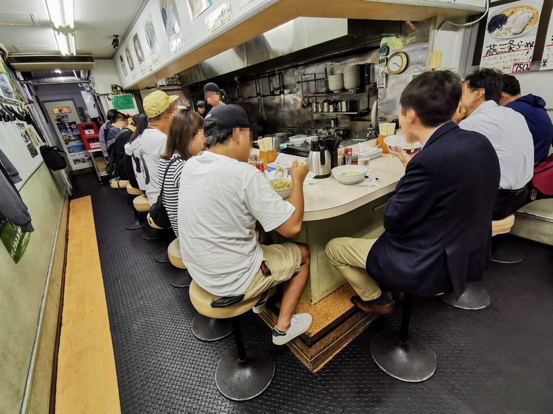 07カウンター席