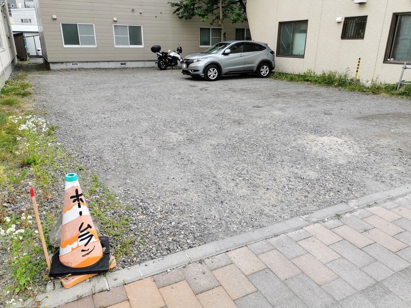 02駐車場.jpg 02駐車場