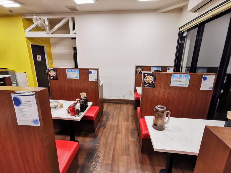 08テーブル席.jpg 08テーブル席