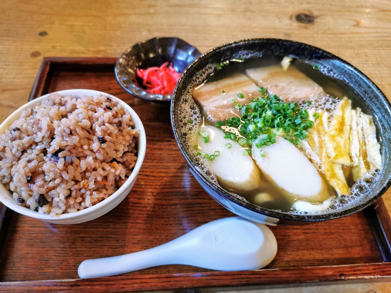 06沖縄そばと黒米じゅーしー.jpg 06沖縄そばと黒米じゅーしー