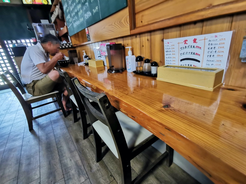 04カウンター席