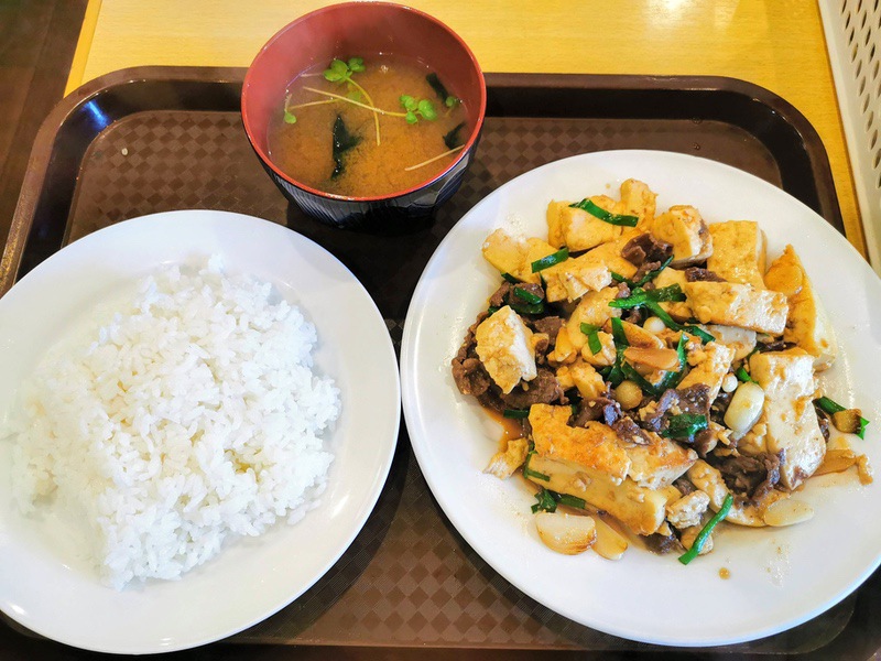 21牛肉と豆腐のにんにく炒め