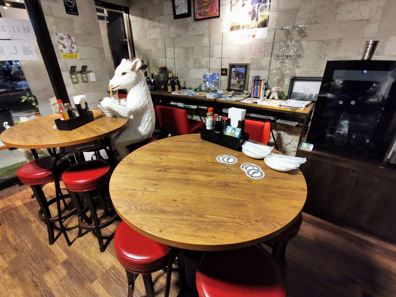 03テーブル席.jpg 03テーブル席