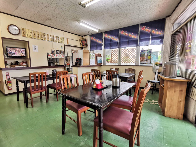 03テーブル席.jpg 03テーブル席