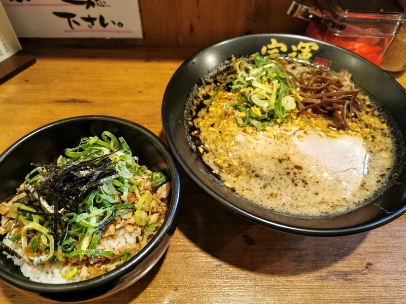 12熊本濃厚豚骨ラーメン豚飯セット.jpg 12熊本濃厚豚骨ラーメン豚飯セット