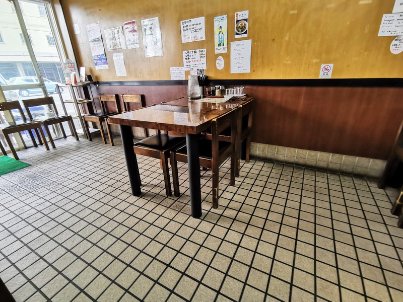 03テーブル席.jpg 03テーブル席