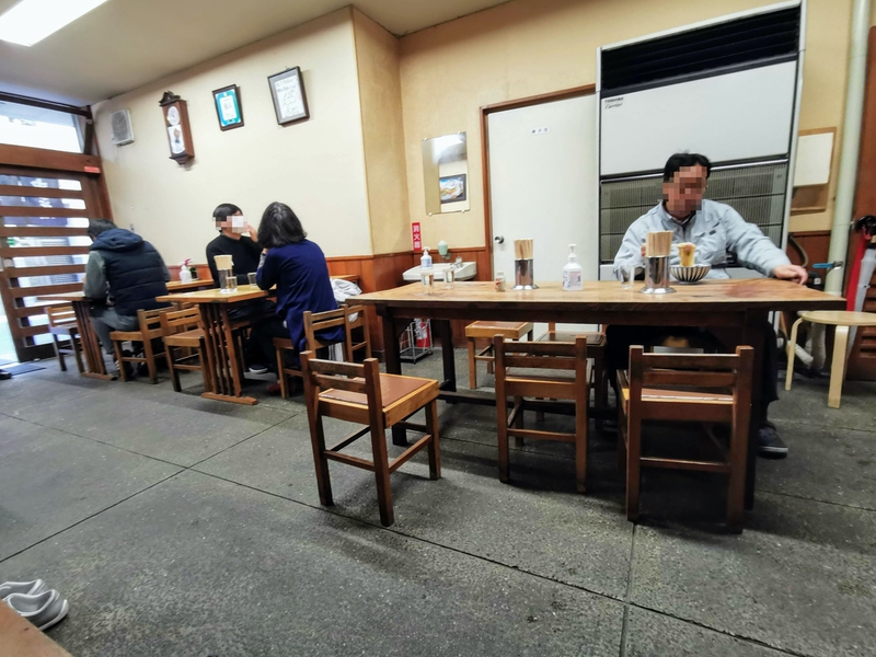 02テーブル席.jpg 02テーブル席