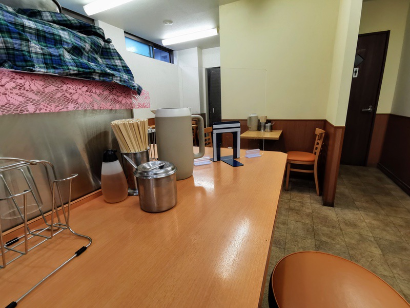 04テーブル席.jpg 04テーブル席