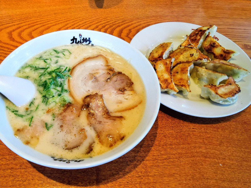 09ラーメンとぎょうざ.jpg 09ラーメンとぎょうざ