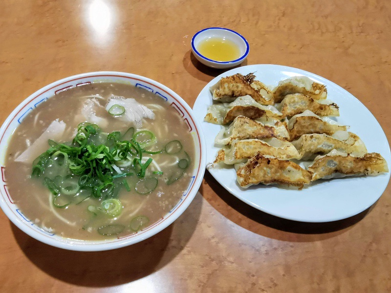 09ラーメンとギョーザ.jpg 09ラーメンとギョーザ