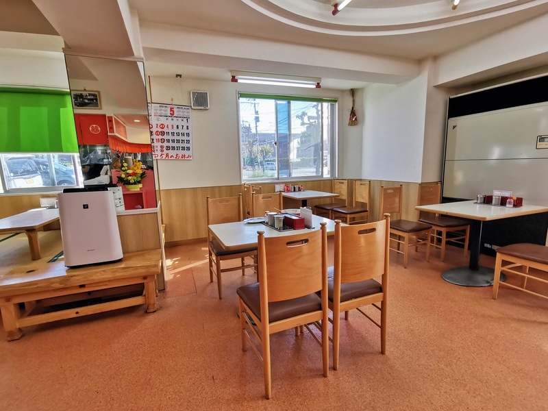 04テーブル席.jpg 04テーブル席