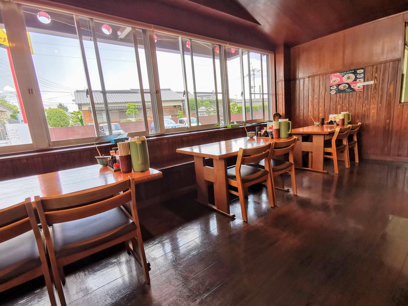 06テーブル席.jpg 06テーブル席