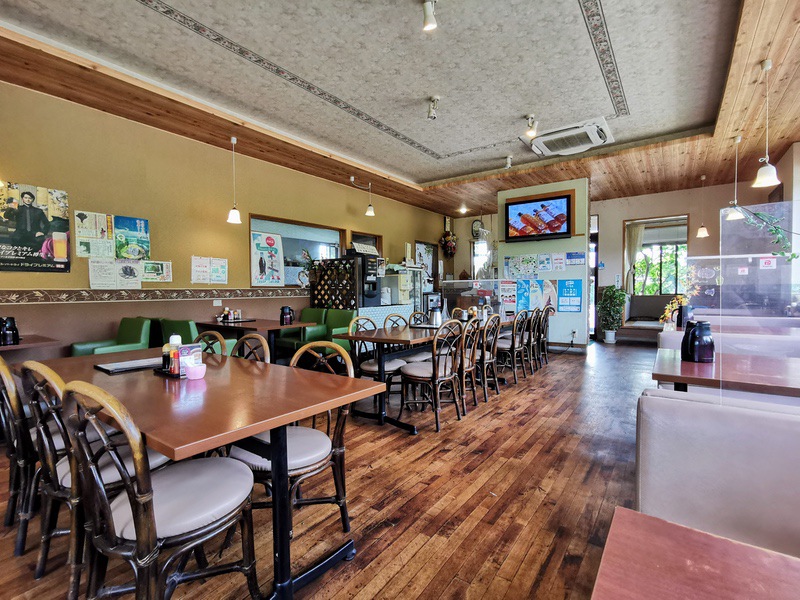 03テーブル席.jpg 03テーブル席