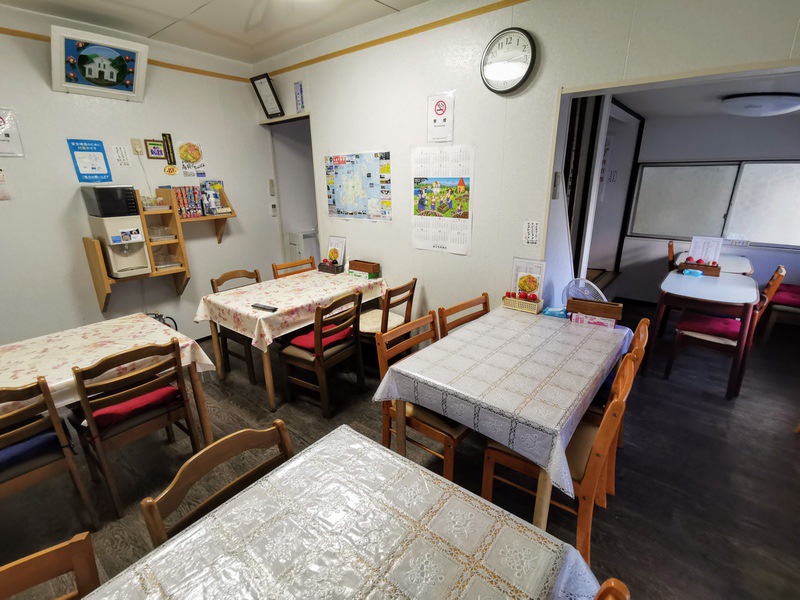 04テーブル席.jpg 04テーブル席