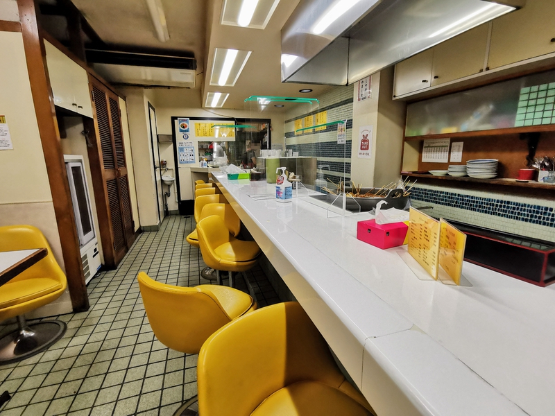 13カウンター席