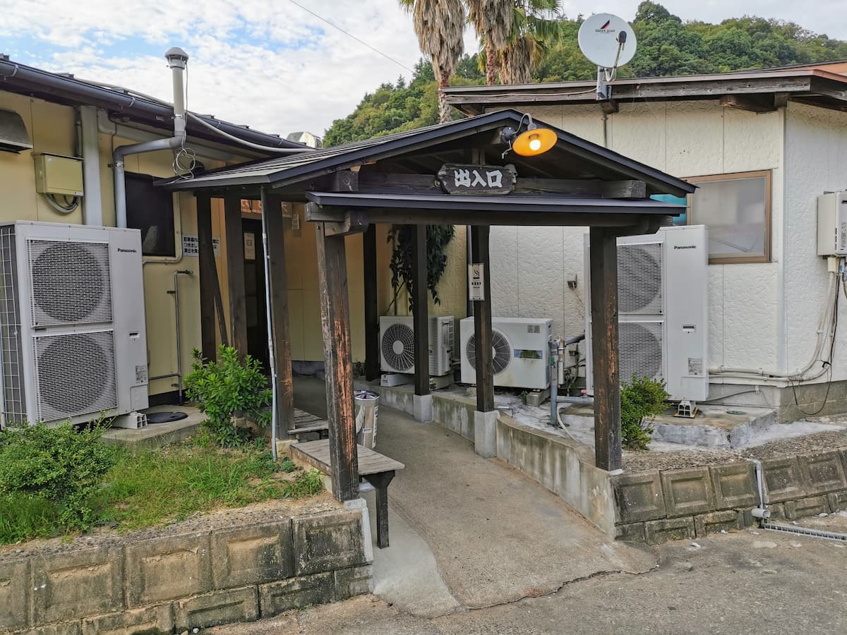 02裏の入口.jpg 02裏の入口