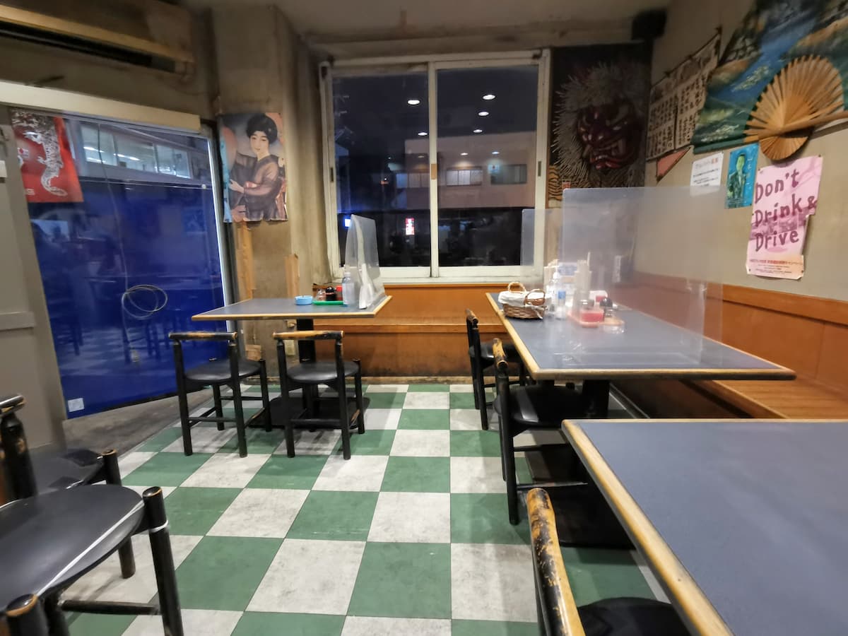 02テーブル席.jpg 02テーブル席