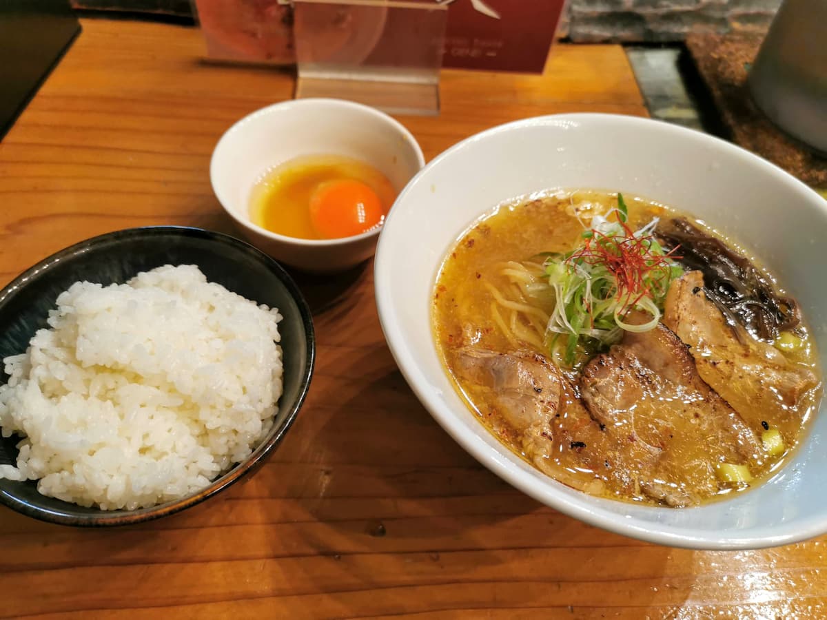 11ラーメンと卵かけご飯.jpg 11ラーメンと卵かけご飯