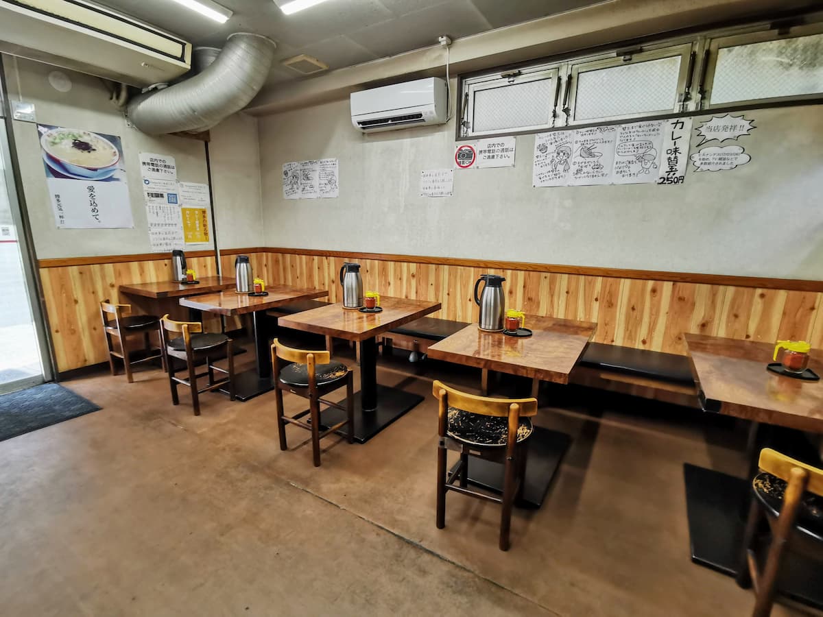 04テーブル席.jpg 04テーブル席