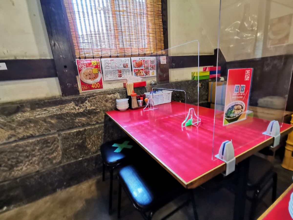 04テーブル席.jpg 04テーブル席