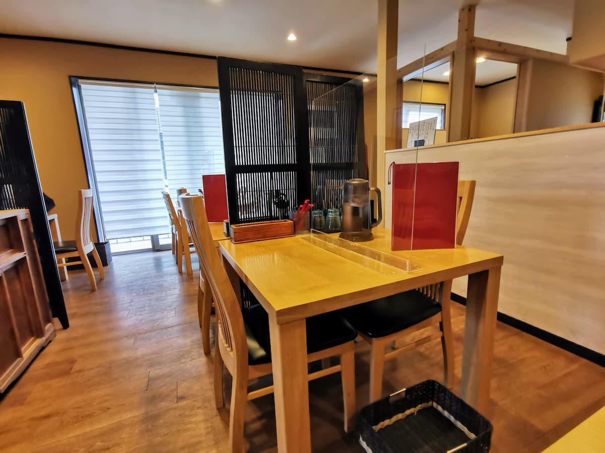 07テーブル席.jpg 07テーブル席