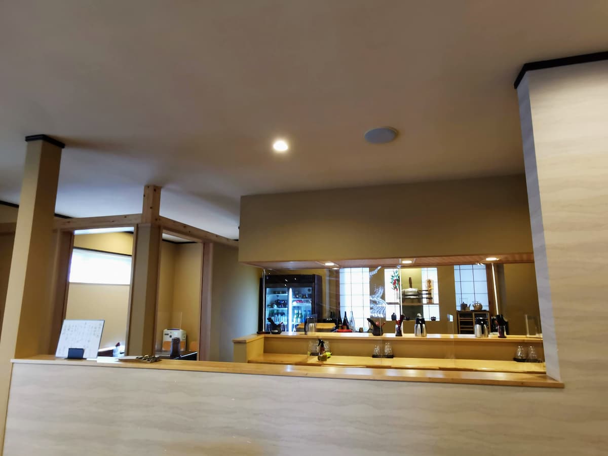 08カウンター席.jpg 08カウンター席