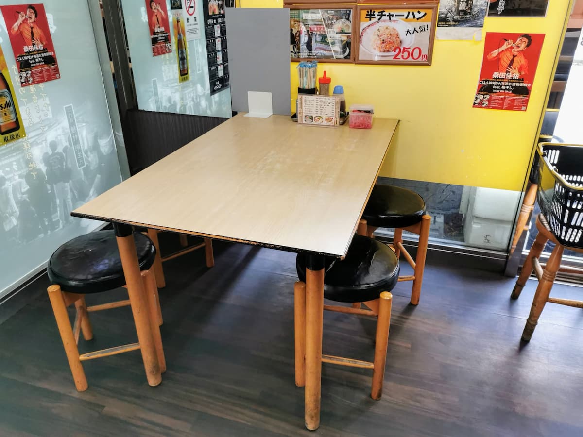 08テーブル席.jpg 08テーブル席