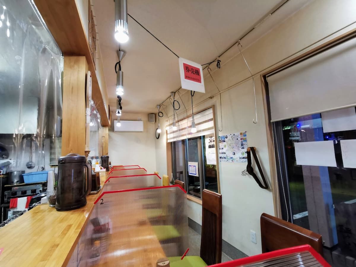 09カウンター席.jpg 09カウンター席