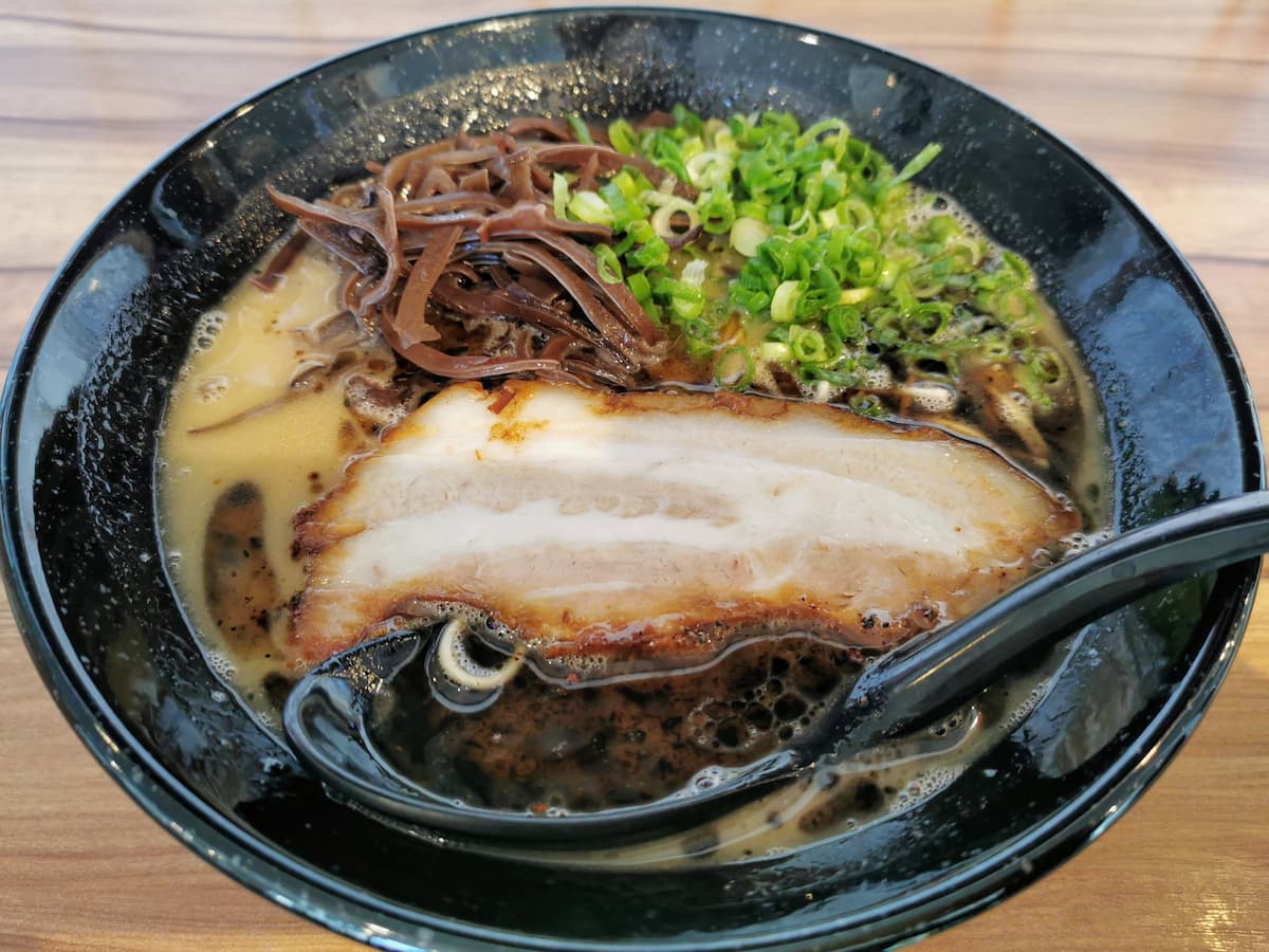 16黒とんこつ.jpg 16黒とんこつ