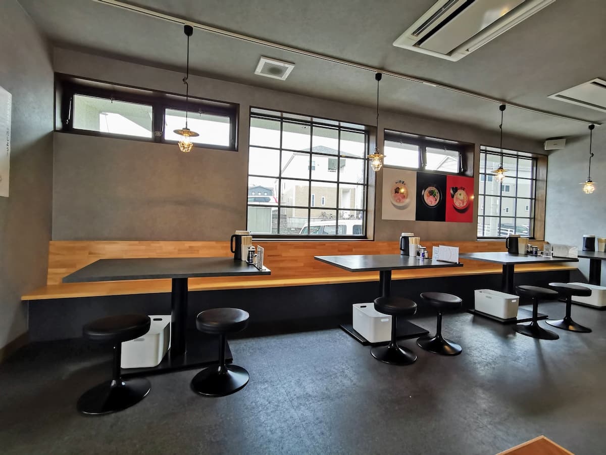 09テーブル席.jpg 09テーブル席