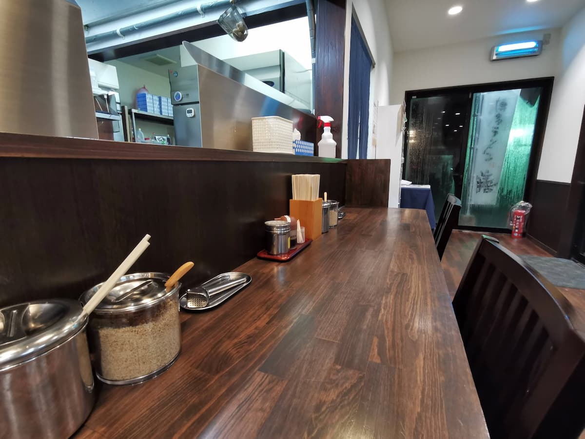 09カウンター席.jpg 09カウンター席